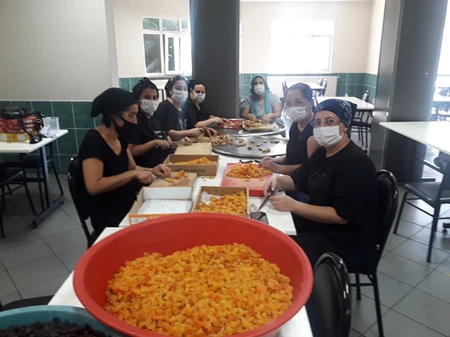 Sarıgazi Cemevi’nde Aşureler hazırlanıyor