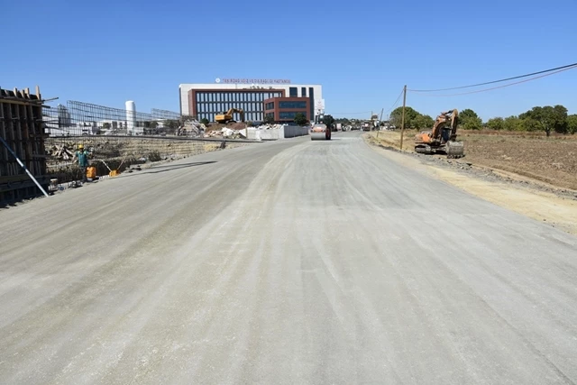 Şehir Hastanesi Bağlantı Yollarının Yapımı Hız Kesmeden Devam Ediyor