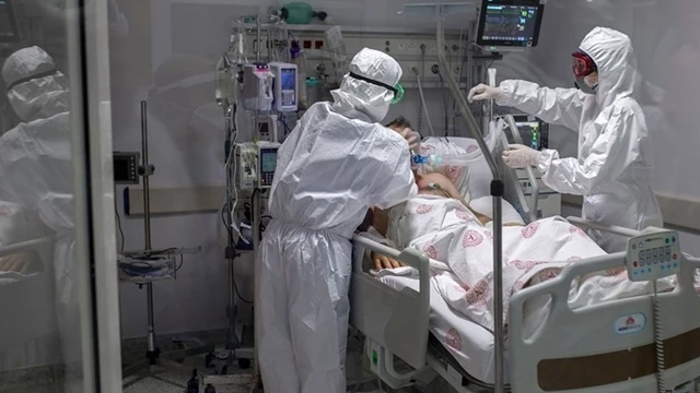 KOMPLO TEORİLERİ SALGINLA  MÜCADELEYE ZARAR VERİYOR