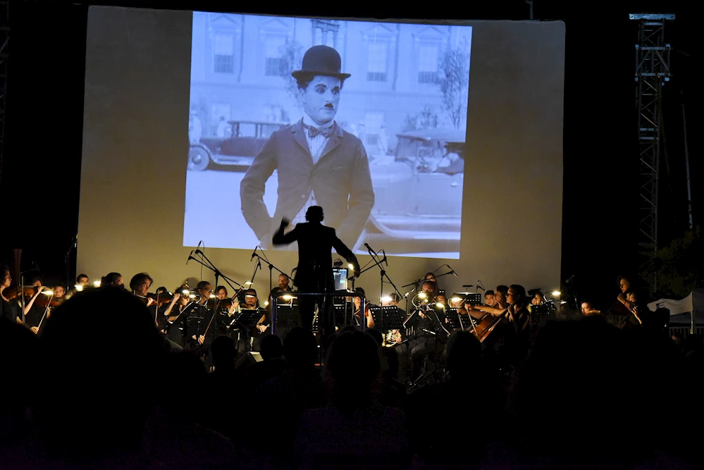 SANATÇILARLA SANATSEVERLERİ BULUŞTURAN KALAMIŞ YAZ FESTİVALİ BAŞLADI